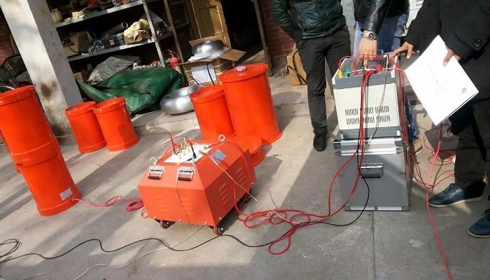 變頻串聯諧振交流耐壓試驗裝置.jpg 變頻串聯諧振交流耐壓試驗裝置.jpg