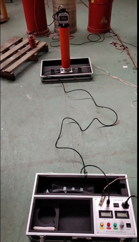 直流高壓發(fā)生器對避雷器泄漏電流試驗接線操作講解(圖1) 直流高壓發(fā)生器對避雷器泄漏電流試驗接線操作講解(圖1)