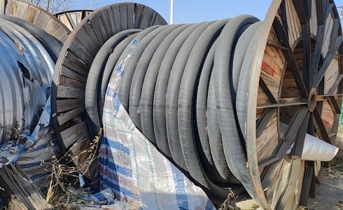 對電纜進行耐壓試驗為什么需要使用變頻串聯諧振交流耐壓裝置(圖2) 高壓電纜 (5).png