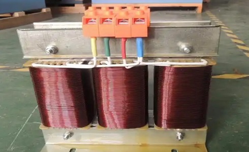 變壓器油進(jìn)水了怎么辦(圖1) 變壓器 (3).png