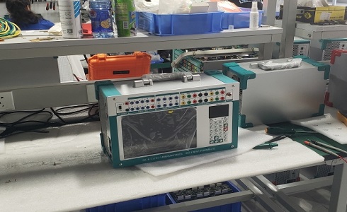 繼電保護之電壓保護(圖1) 繼電保護測試儀.png