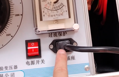 控制箱電源接線.png 控制箱電源接線.png