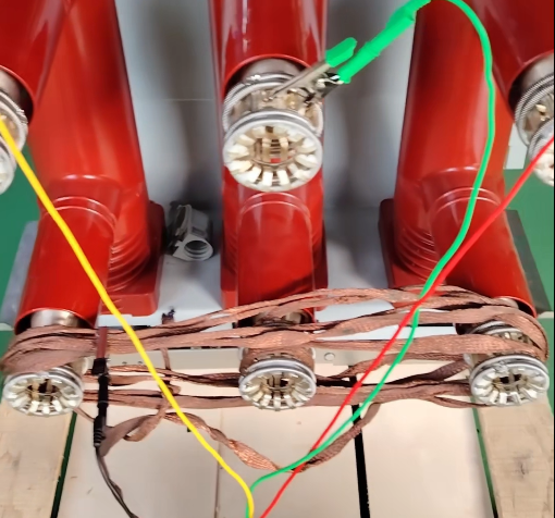 斷路器上下觸頭接線.png 斷路器上下觸頭接線.png